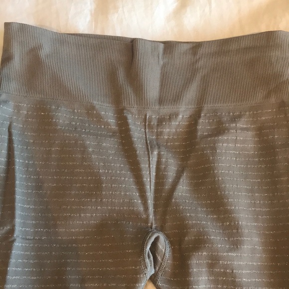 Athleta seamless leggings size small - Picture 3 of 3